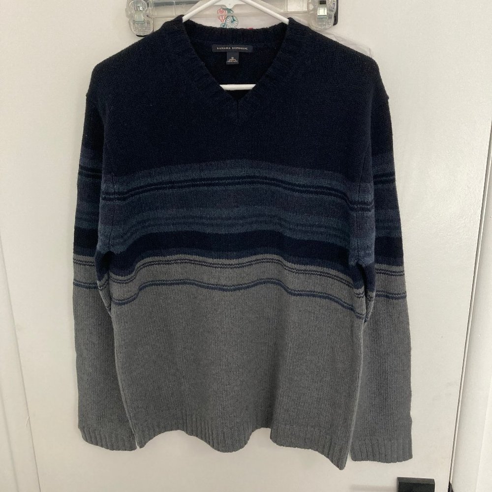 Vintage Banana Republic 100% Lambs' Wool Sweater